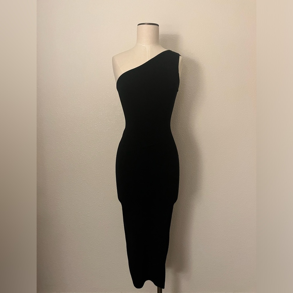 ⭐️White Closet One Shoulder Body Con Midi